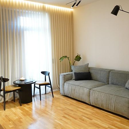 Urban Chill Tirana Apartment ภายนอก รูปภาพ